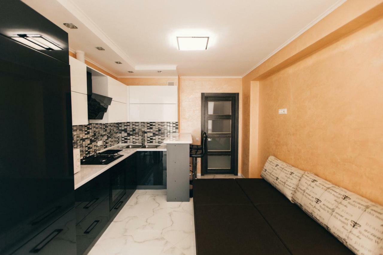 Oazis Apartments Chernivtsi Exterior foto